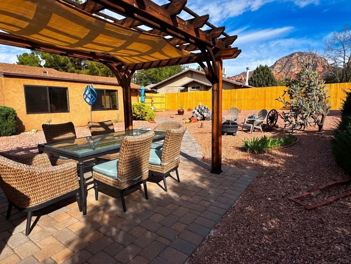 Sedona covered outdoor dining area beneath a pergola with red rock views